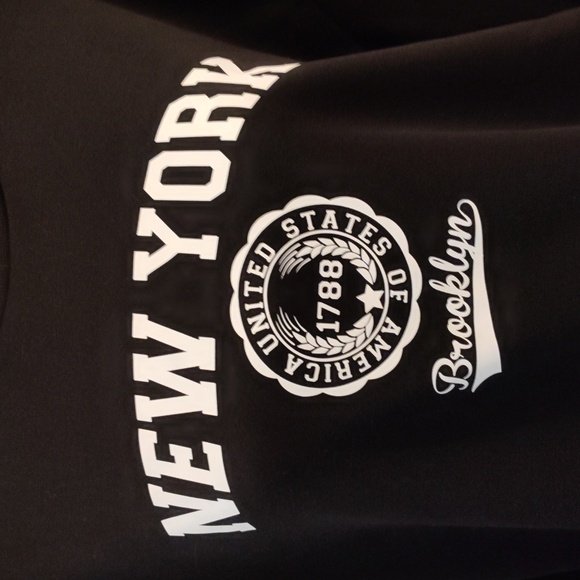 💜5/$25💜XL Hoodie. - Picture 4 of 7